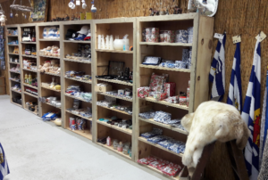 Klompenmakerij Traas Klompenwinkel met souvenirs